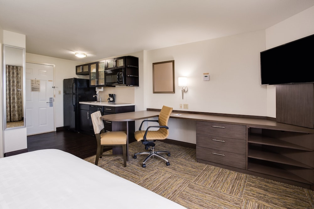 Candlewood Suites Ft. Lauderdale Airport Cruise an IHG Hotel - photo 10