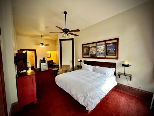 The Monarch Hotel - photo 36