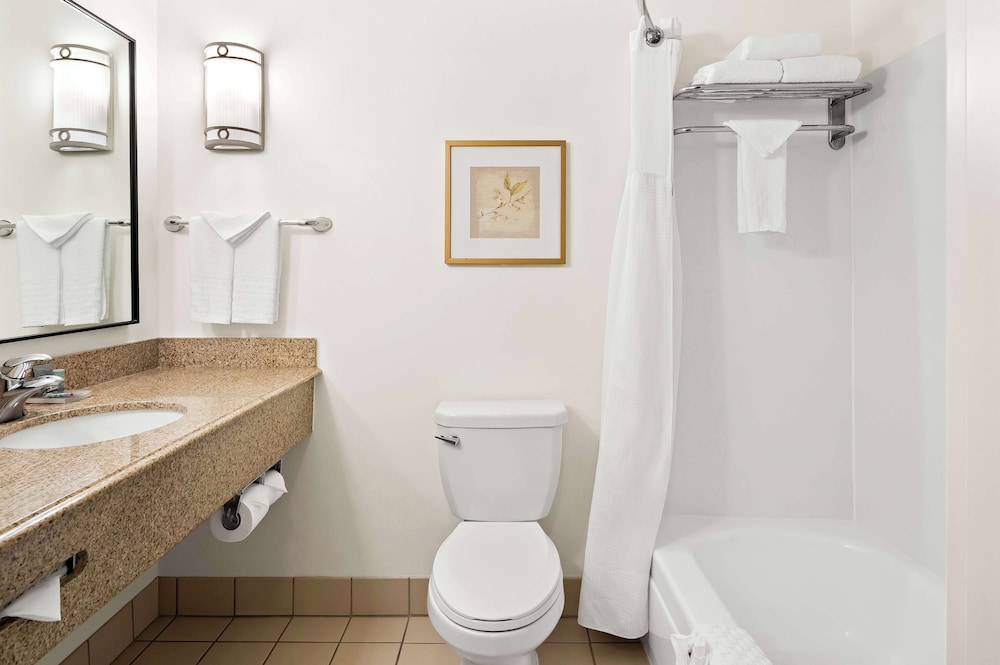 Best Western Ontario Mills Mall - photo 23