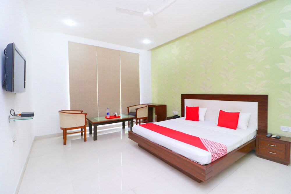 Oyo 40037 Lazeez in Patiala, India