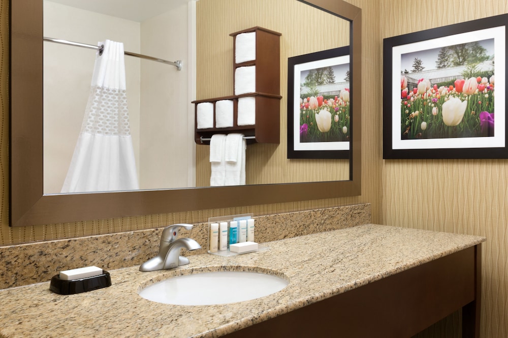 Hampton Inn Akron Fairlawn - photo 18