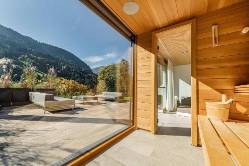 Luxus Chalet Skilift fußläufig Bergblick & Wellness — 4-Star Luxury Hotel in Bludenz, Austria