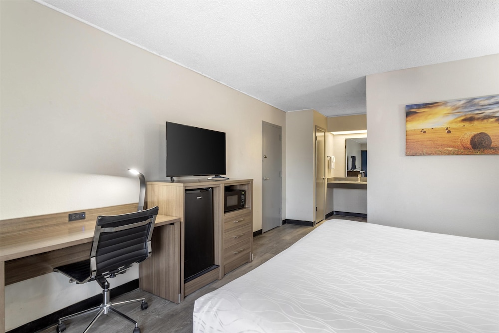 Days Inn by Wyndham Victoria TX East - photo 10