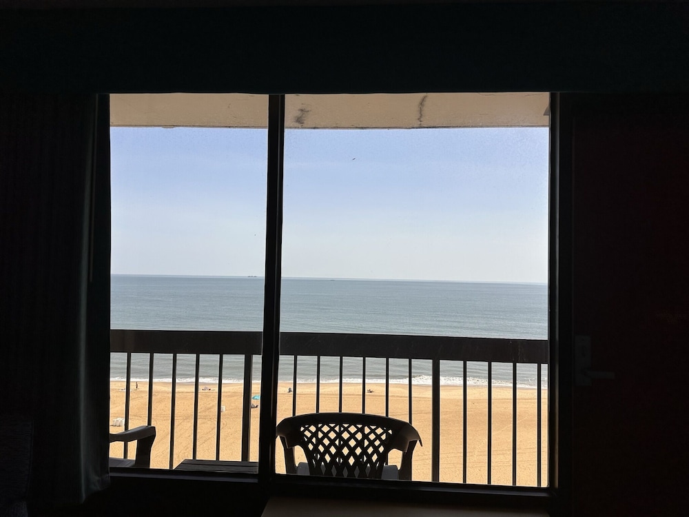 The Breakers Resort Inn - photo 18