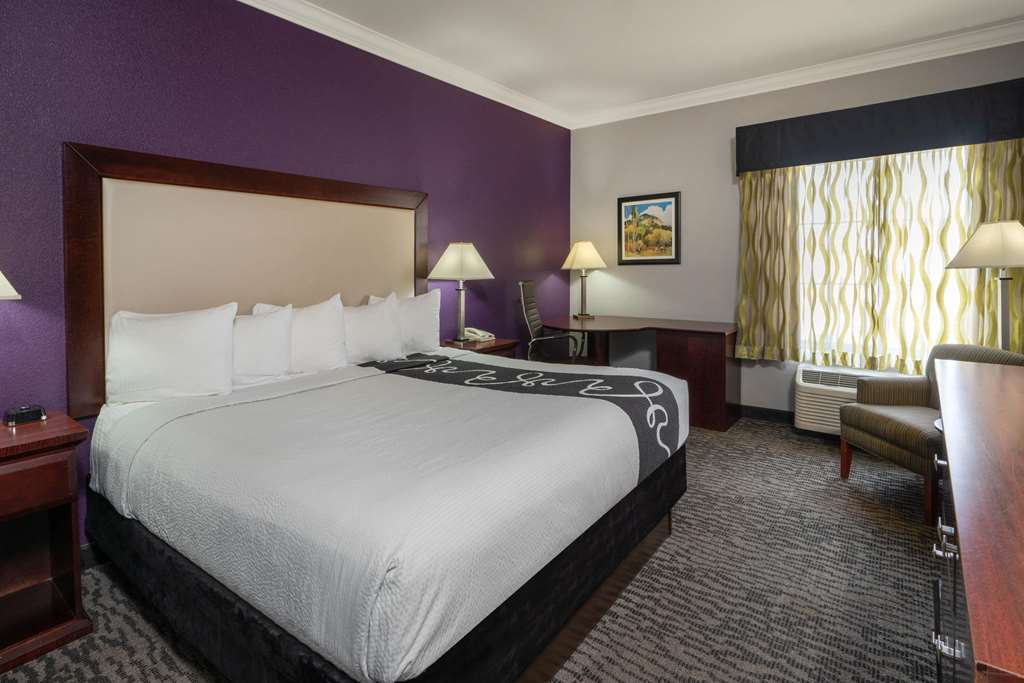 La Quinta Inn & Suites by Wyndham Loveland Estes Park - photo 12