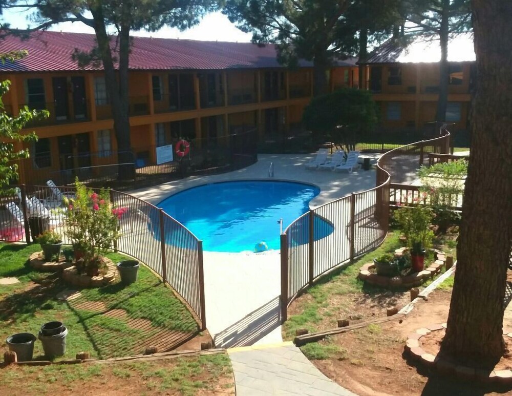 Sweetwater Inn - photo 11