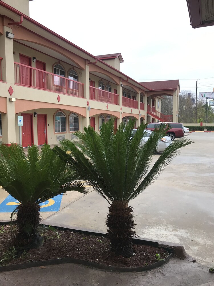 Scottish Inns & Suites IAH Airport Beltway8 - photo 11