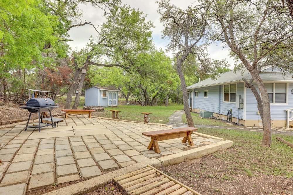 Canyon Lake Home with Resort Amenities and Fire Pit — hotel in Canyon Lake