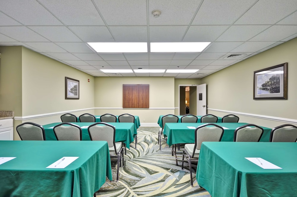 Hampton Inn & Suites Charleston Mt. Pleasant Isle Of Palms - photo 38