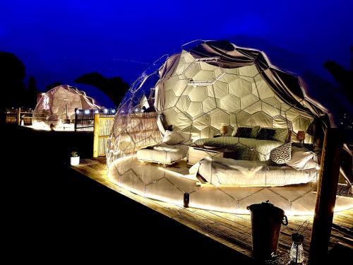 Deerstone Glamping Pinhaw Beacon dome Hot tub pet-friendly hotel Earby