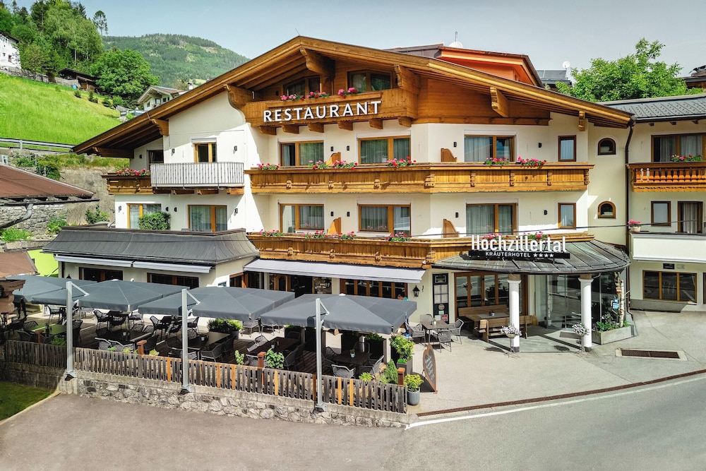 Kräuterhotel Hochzillertal - carbon neutral hotel in Kaltenbach