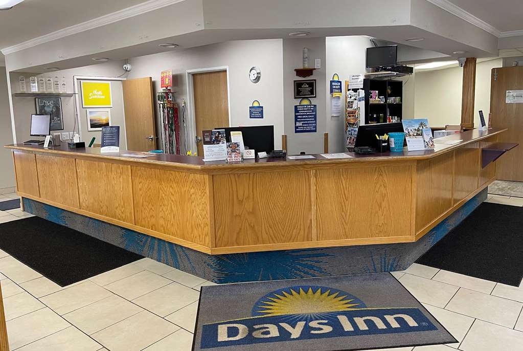 Days Inn by Wyndham Imlay City - photo 3