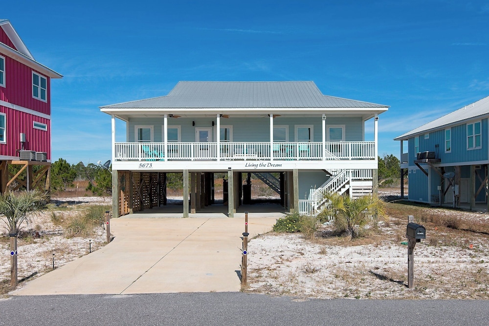 Living The Dream by Southern Vacation Rentals — 4-Star Luxury Hotel in Gulf Shores, United States