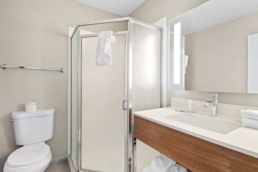 Clarion Pointe Ridgecrest near China Lake Naval Station - photo 21