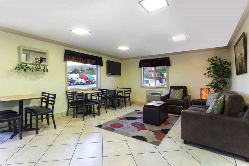 Super 8 by Wyndham Lewiston - photo 18