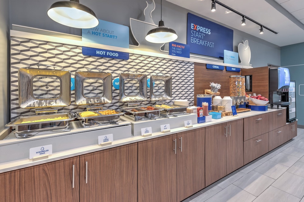 Holiday Inn Express & Suites Austin Airport East by IHG - photo 49