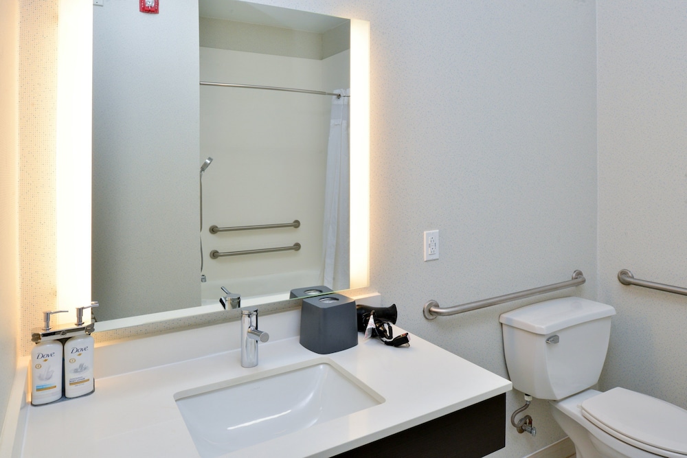 Holiday Inn Express & Suites Carthage by IHG - photo 48