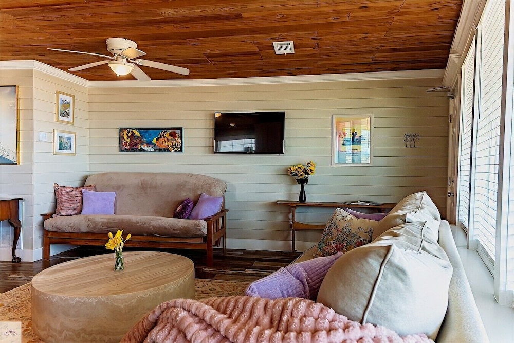 Blue Dolphin Inn and Cottages - photo 56