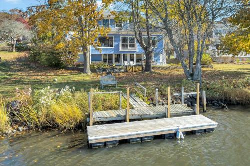 Waterfront Retreat with Private Dock and Fire Pit Sleeps 8 Outdoor Dining Spa Style Primary Gourmet Kitchen with Dual Dishwashers Gas Fireplace River Views Bright Open Layout Central AC Perfect Coastal Escape for Families 24 Hr Hospitality — 4-Star Luxury Hotel in Falmouth, United States
