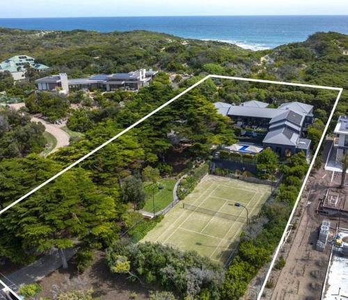 Ohana Luxury Retreat beach access heated pool in Blairgowrie, Australia