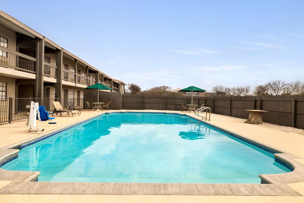 La Quinta Inn by Wyndham San Antonio Lackland - photo 46