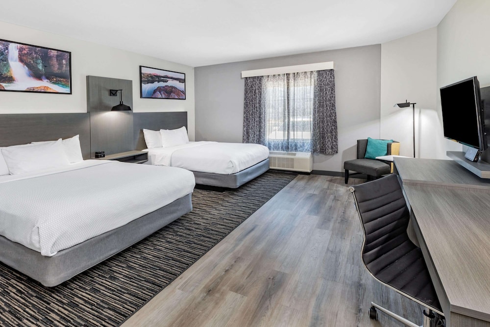 La Quinta Inn & Suites By Wyndham Ardmore - photo 11