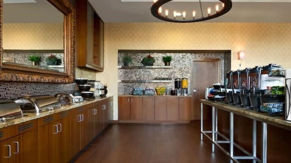 Hilton Garden Inn Baltimore Inner Harbor - photo 18