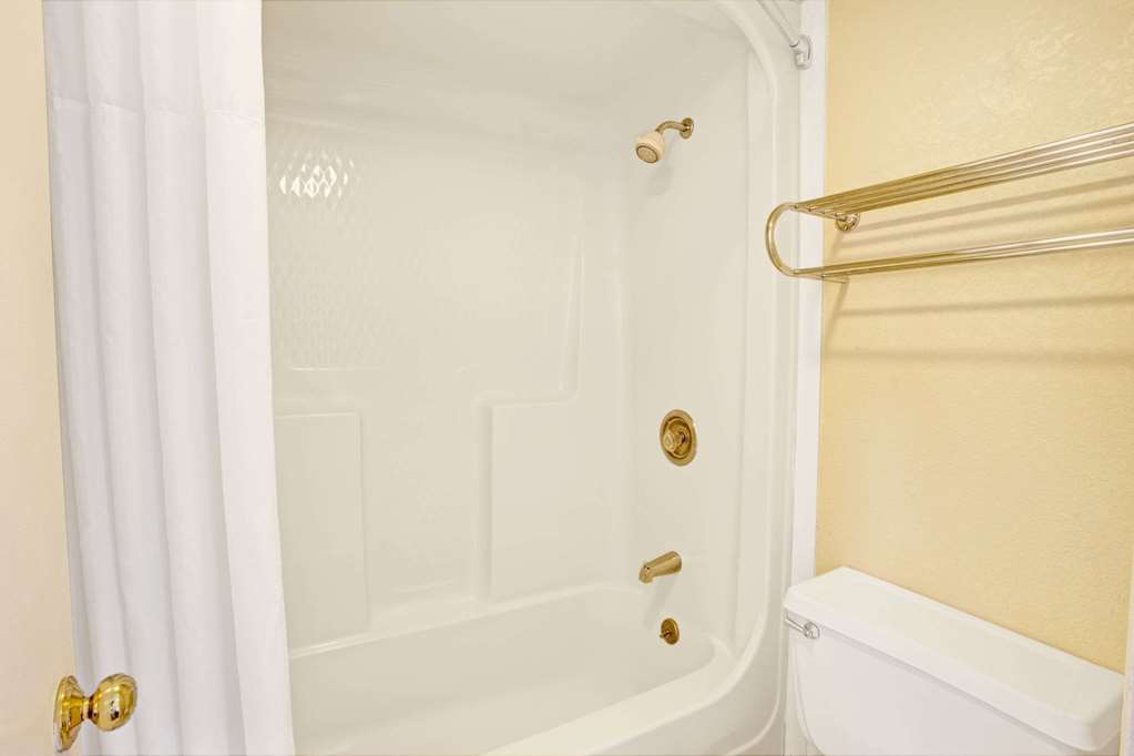 Travelodge by Wyndham Sellersburg Louisville North - photo 7