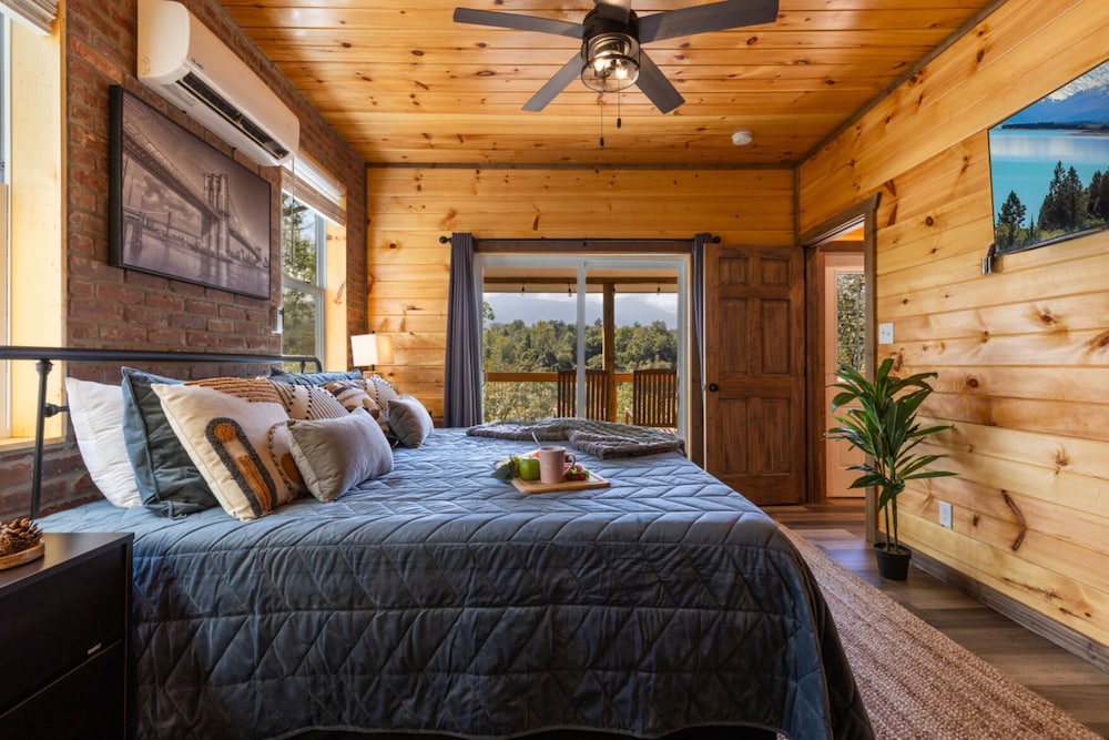 Tranquil Mountain Getaway By Ghosal Luxury Lodging - photo 6
