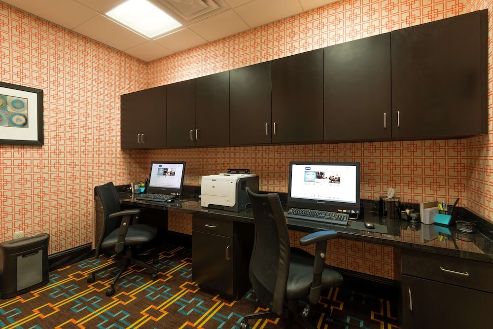Hampton Inn & Suites Clarksville - photo 46