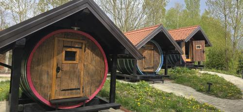 Barrels by the Lake - last minute hotel in Unknown City