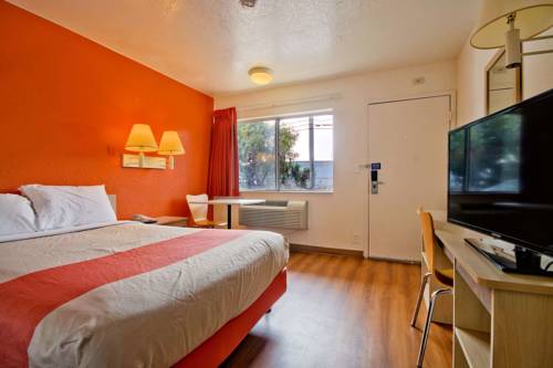 Travelodge By Wyndham Pompano Beach - photo 10