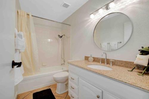 Resort Style 4 bedroom House with Pool Minutes from Strip