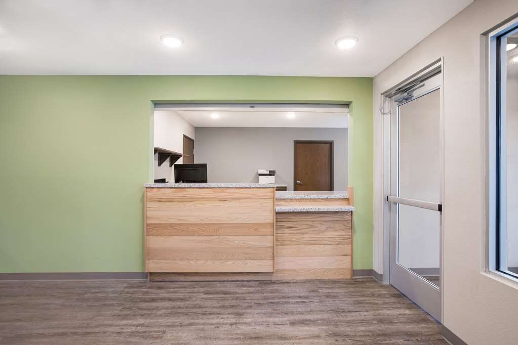 WoodSpring Suites Detroit Madison Heights - photo 9