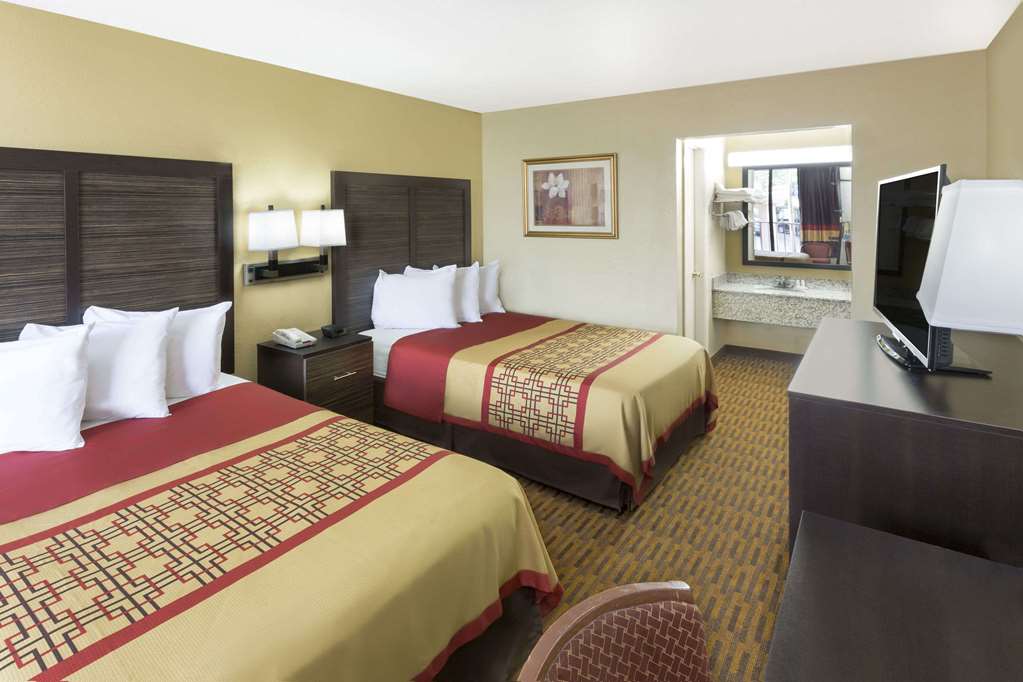 Days Inn by Wyndham Columbus North Fort Moore - photo 10