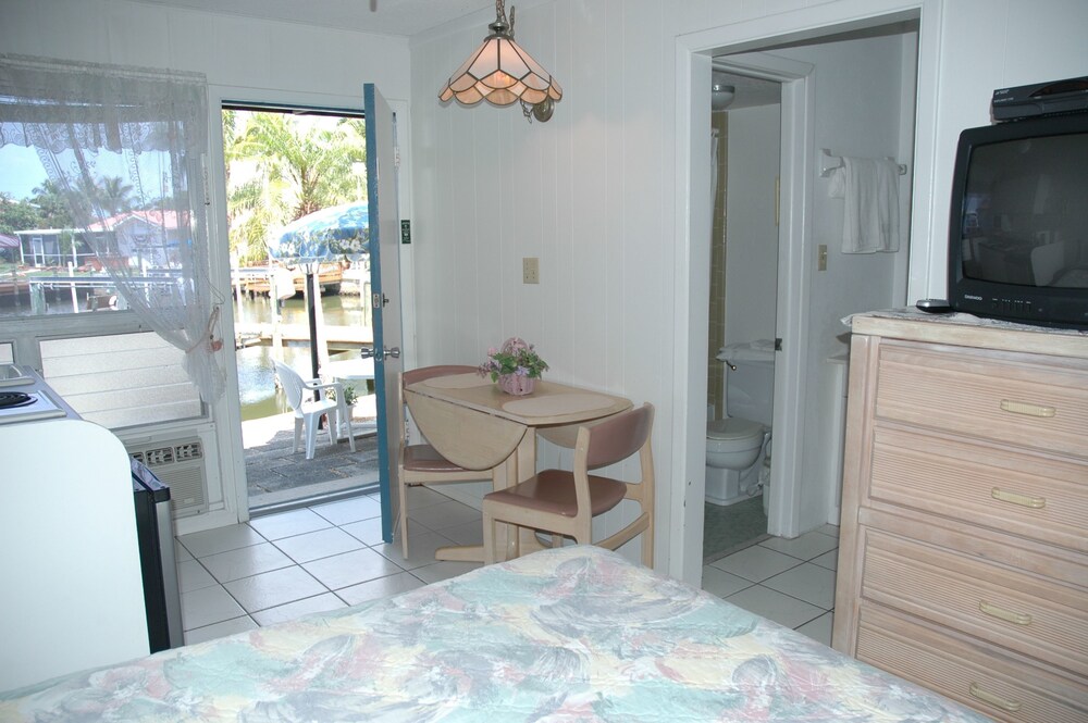 Dolphin Inn Resort - photo 5