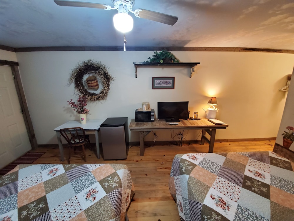 Jamesport Inn - photo 8