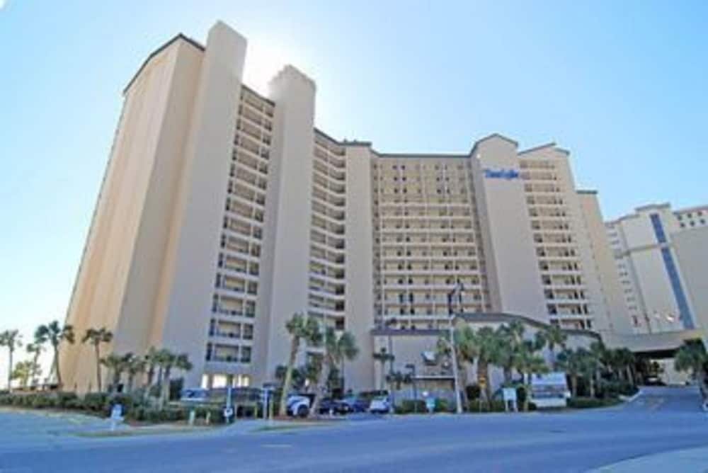 Units at Beach Cove Resort by Elliott Beach Rentals — hotel in North Myrtle Beach