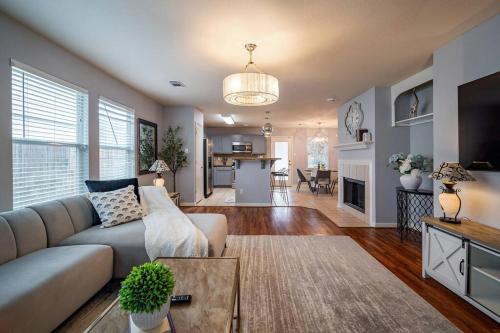 Cozy 3 bedrooms House Feel Like Home — 4-Star Luxury Hotel in Houston, United States