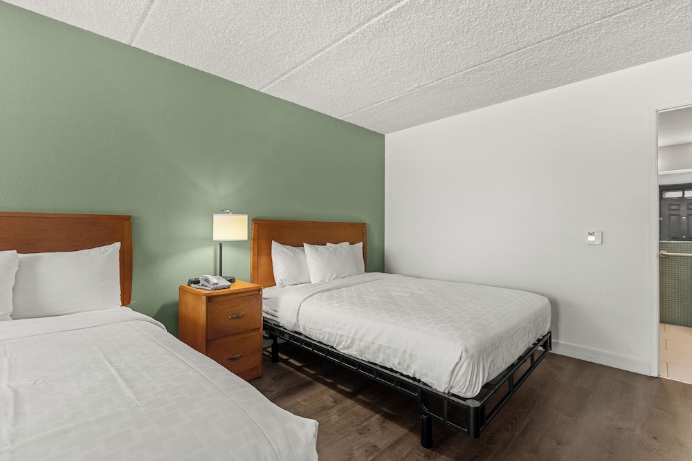 Vagabond Inn Executive Old Town - photo 7