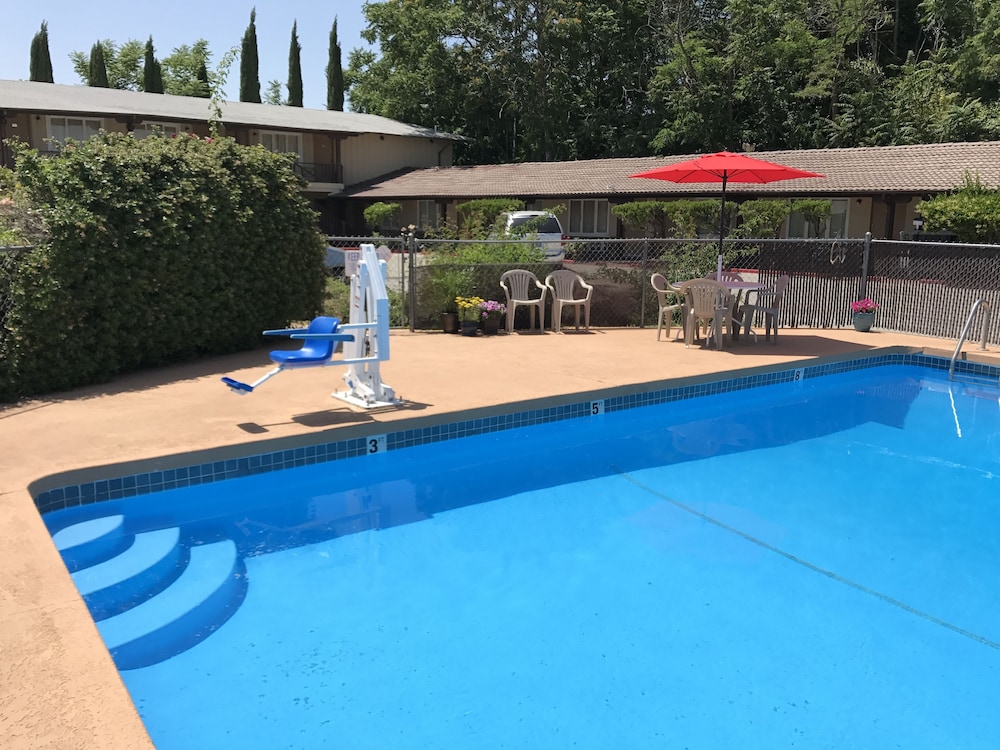 Red Bluff Inn - photo 18