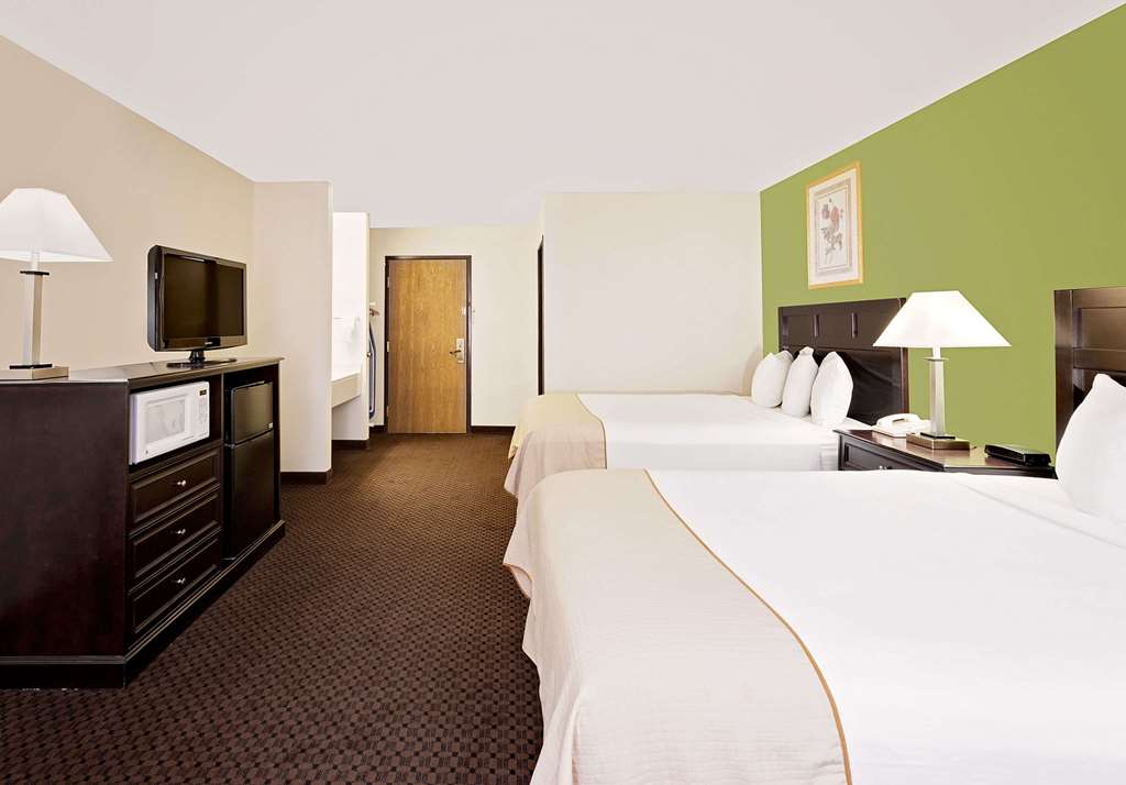 Baymont by Wyndham Battle Creek Downtown - photo 5