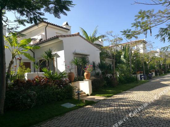 Seek in Lingshui, People's Republic of China