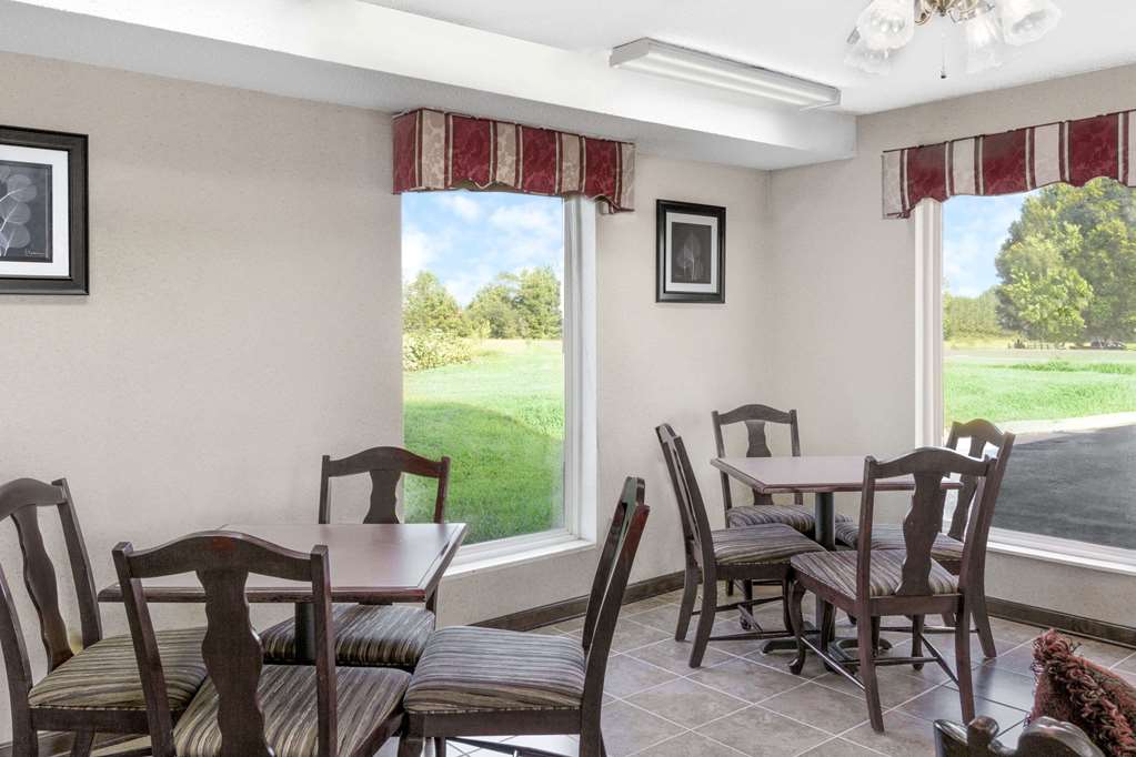 Super 8 by Wyndham Whiteville - photo 15