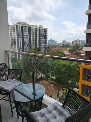 Modern 1 Bedroom Apartment with Pool Gym Sauna Wilma Towers Kilimani Nairobi Twiga Suites