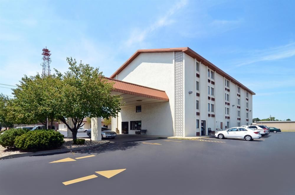 Americas Best Value Inn Bell Tower — hotel in Centralia