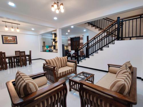 Highway Twin Home East wing — 4-Star Luxury Hotel in Gampaha, Sri Lanka