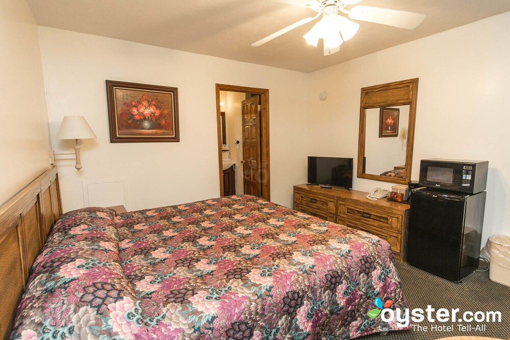 Lake Bluff Inn and Suites - photo 23