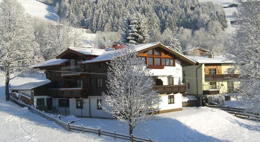Gästehaus Hofer — 4-Star Luxury Hotel in Brixen Im Thale, Austria