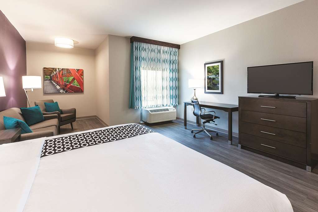 La Quinta Inn & Suites by Wyndham Terre Haute - photo 24